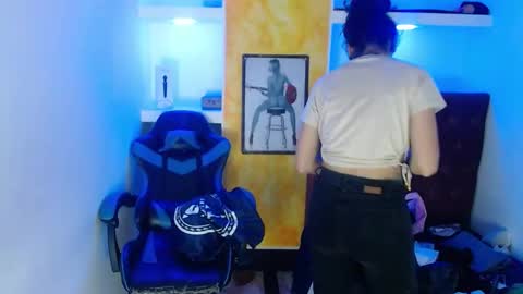 Snapshot of alison_moon7 chatting on September 18, 2025, 1:46 pm ALISON MOON online show from September 18, 2025, 1:46 pm