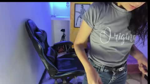 ALISON MOON online show from October 29, 2025, 12:07 pm