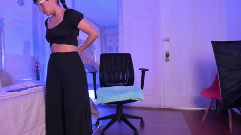 Alison Fishert online show from December 11, 2024, 12:02 pm