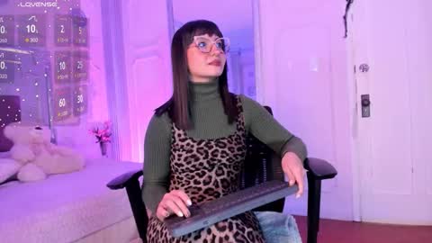 Alison Fishert online show from October 20, 2025, 12:38 pm