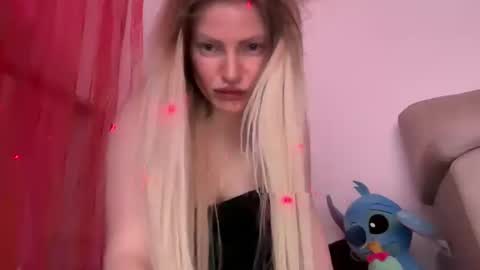 Ecate online show from September 13, 2025, 10:20 pm