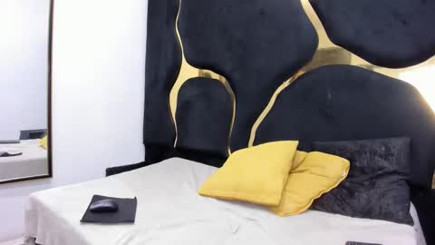alisonmoon72 online show from May 7, 2026, 8:58 pm