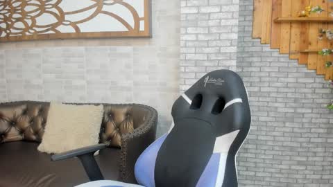 alisonn_doll online show from January 17, 2026, 7:17 pm