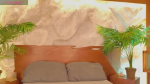 Alison Moon  online show from April 12, 2026, 5:29 pm