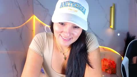 alisson_tx_ online show from April 20, 2026, 7:48 pm