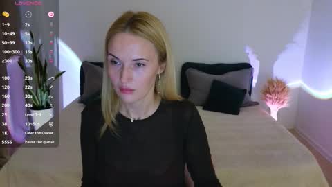 alisssarose online show from October 18, 2025, 8:42 pm