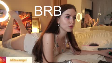 Snapshot of alitaangel_ chatting on December 6, 2024, 5:55 pm A L I T A online show from December 6, 2024, 5:55 pm