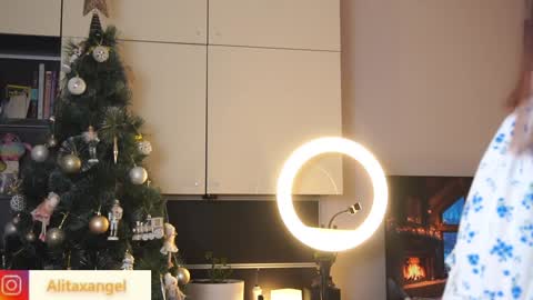 Snapshot of alitaangel_ chatting on January 23, 2025, 5:42 pm A L I T A online show from January 23, 2025, 5:42 pm