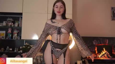 Snapshot of alitaangel_ chatting on February 18, 2025, 1:44 pm A L I T A online show from February 18, 2025, 1:44 pm