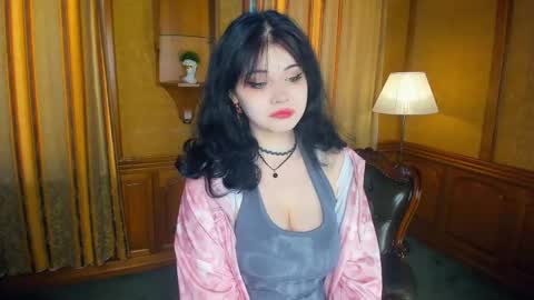 Snapshot of alixypunter chatting on May 19, 2026, 8:31 am Emily online show from May 19, 2026, 8:31 am