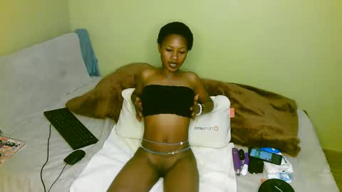 aliyah001 online show from October 14, 2025, 2:51 pm