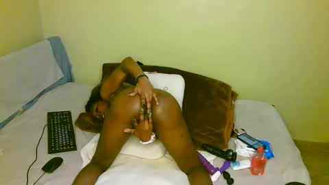 aliyah001 online show from October 15, 2025, 2:55 am