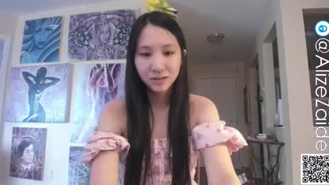 Alize Zaide online show from November 9, 2025, 8:29 pm