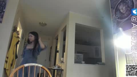 Alize Zaide online show from December 17, 2025, 9:10 pm