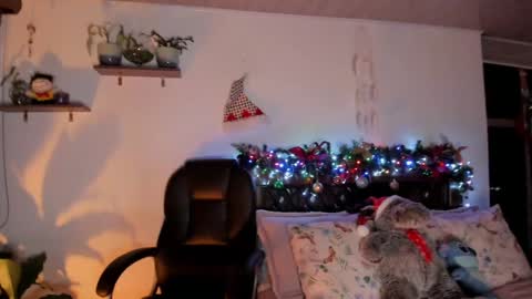 Andrea..... online show from December 27, 2024, 10:48 pm