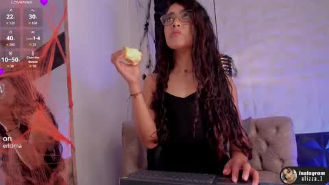 alizza_ online show from October 6, 2025, 11:40 am