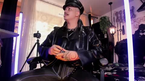 Snapshot of allanhurtss chatting on December 6, 2024, 4:38 pm online show from December 6, 2024, 4:38 pm