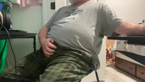 Allergictolove online show from November 24, 2025, 11:59 pm