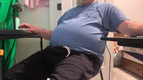 Allergictolove online show from December 14, 2025, 8:57 pm