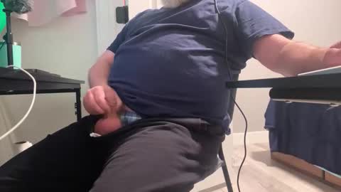 Allergictolove online show from April 16, 2026, 1:28 am