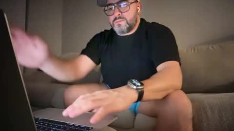 Snapshot of allessandro699 chatting on November 8, 2025, 1:28 am Allessandro online show from November 8, 2025, 1:28 am