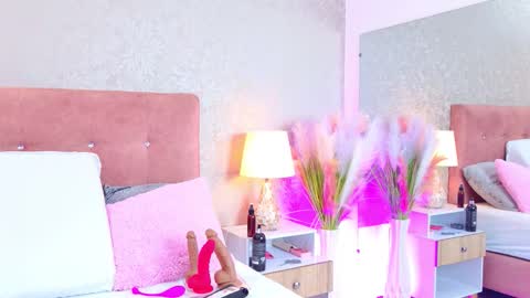 Allicia online show from October 13, 2025, 7:36 pm