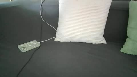alliebearx online show from June 24, 2026, 8:41 pm