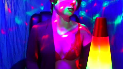 Snapshot of alliebells1 chatting on December 3, 2024, 10:40 pm alliebells1 online show from December 3, 2024, 10:40 pm