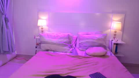 allieemod online show from November 30, 2025, 8:13 pm