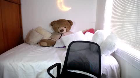 Snapshot of allierose_ chatting on January 31, 2025, 7:18 pm Allie online show from January 31, 2025, 7:18 pm