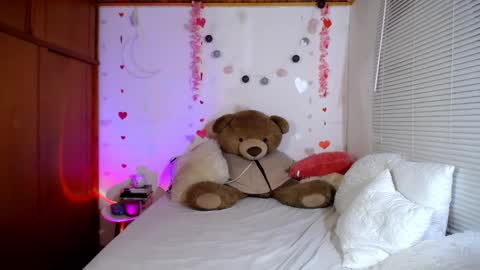 Snapshot of allierose_ chatting on February 25, 2025, 10:18 pm Allie online show from February 25, 2025, 10:18 pm