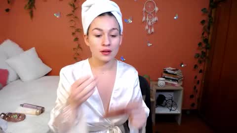 Snapshot of allierose_ chatting on September 20, 2025, 6:20 pm Allie online show from September 20, 2025, 6:20 pm