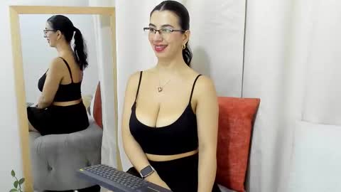 Snapshot of allison0724 chatting on November 4, 2025, 7:13 pm online show from November 4, 2025, 7:13 pm