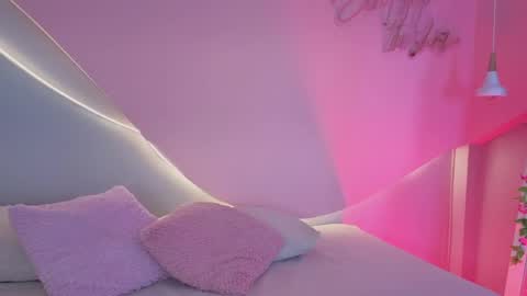 Snapshot of allisonroberts_ chatting on May 19, 2026, 12:00 pm Alli online show from May 19, 2026, 12:00 pm