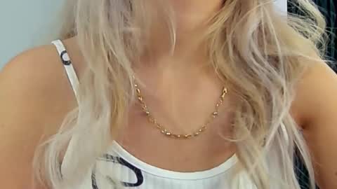 Snapshot of allisonsweetie chatting on October 27, 2025, 9:24 am AllisonSweetie online show from October 27, 2025, 9:24 am