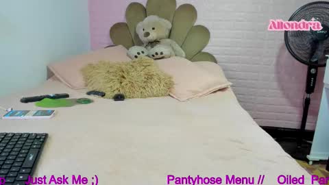 allondra online show from September 25, 2025, 8:56 pm