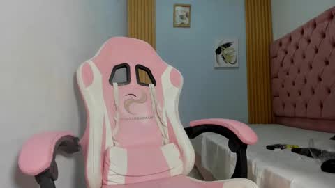 alluringangel01 online show from October 21, 2025, 2:45 am