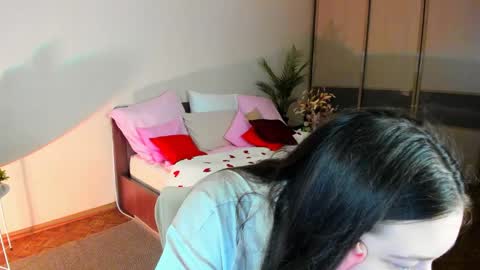 alluringeyess online show from April 12, 2026, 4:34 pm