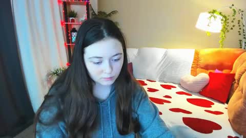 alluringeyess online show from April 14, 2026, 4:24 pm