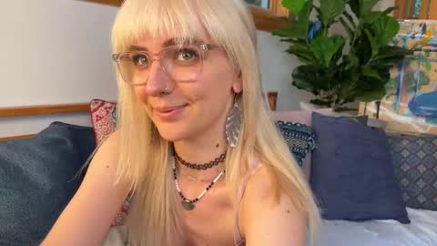 Snapshot of allyelliot chatting on October 14, 2025, 8:42 pm Ally Elliot online show from October 14, 2025, 8:42 pm