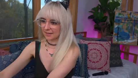 Snapshot of allyelliot chatting on October 30, 2025, 9:26 pm Ally Elliot online show from October 30, 2025, 9:26 pm