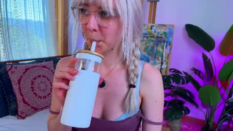 Ally Elliot online show from April 9, 2026, 7:52 pm