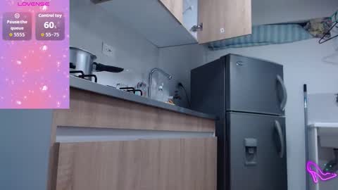 Allysonstonnes online show from November 7, 2025, 11:49 pm