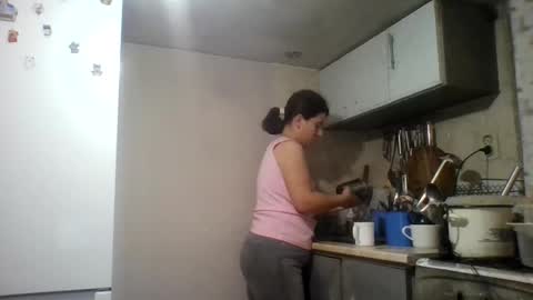Snapshot of alma_amy chatting on December 11, 2024, 10:38 pm Alma online show from December 11, 2024, 10:38 pm