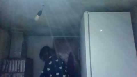 Snapshot of alma_amy chatting on March 6, 2025, 8:37 pm Alma online show from March 6, 2025, 8:37 pm