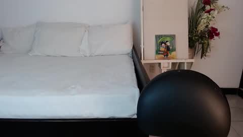 alma_art_ online show from March 13, 2026, 8:15 pm