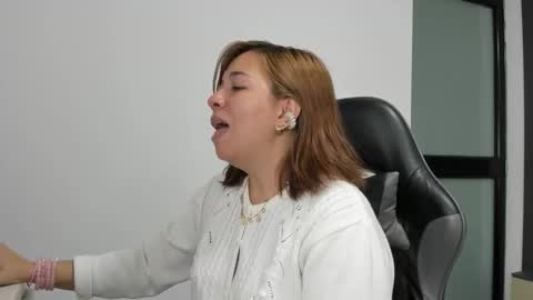 Snapshot of alma_fenix chatting on October 1, 2025, 12:33 pm ALMA FENIX online show from October 1, 2025, 12:33 pm