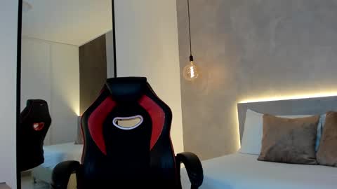 Snapshot of alma_fenix chatting on October 6, 2025, 6:49 pm ALMA FENIX online show from October 6, 2025, 6:49 pm