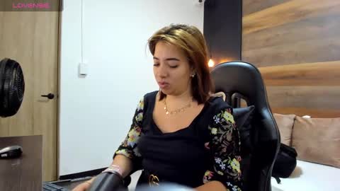 Snapshot of alma_fenix chatting on October 7, 2025, 12:13 pm ALMA FENIX online show from October 7, 2025, 12:13 pm