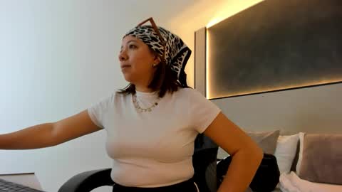 Snapshot of alma_fenix chatting on October 18, 2025, 12:28 pm ALMA FENIX online show from October 18, 2025, 12:28 pm